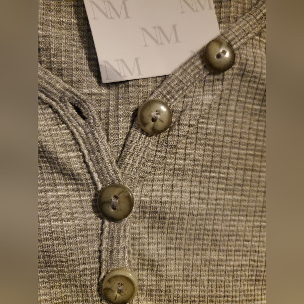 A&G Henley Bodysuit Size Medium NWT - Picture 4 of 7